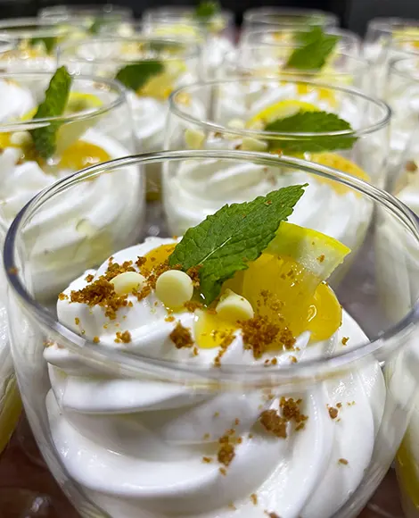 Heerlijke luchtige dessert yoghurt bij Mercurius Catering
