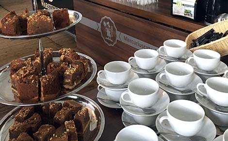 Koffie en thee met cake, koek of vlaai bij Mercurius Catering